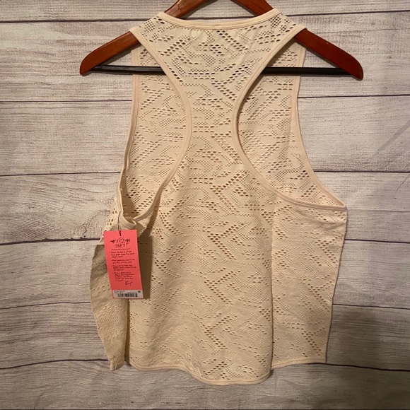 NWT Small Betsy Johnson Performance - Picture 3 of 6